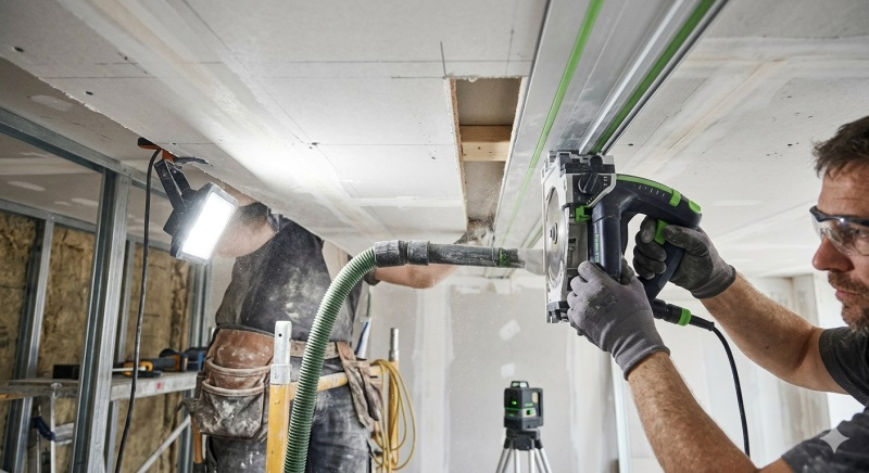 施工現場木工開槽過程.JPG 施工現場木工開槽過程.JPG